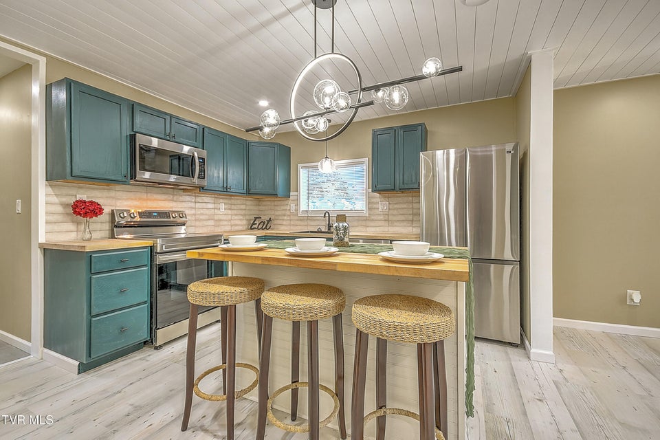 Photo #11: 2228 Bay Street