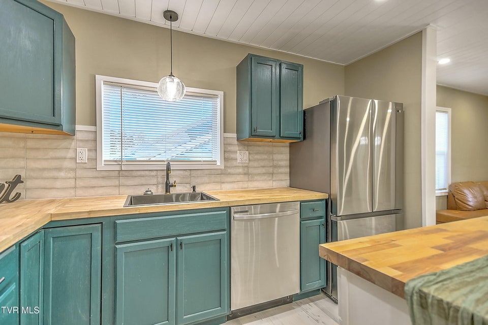 Photo #13: 2228 Bay Street