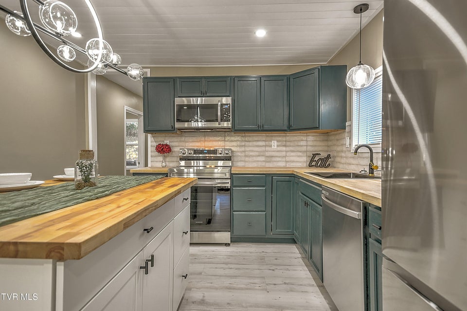 Photo #15: 2228 Bay Street