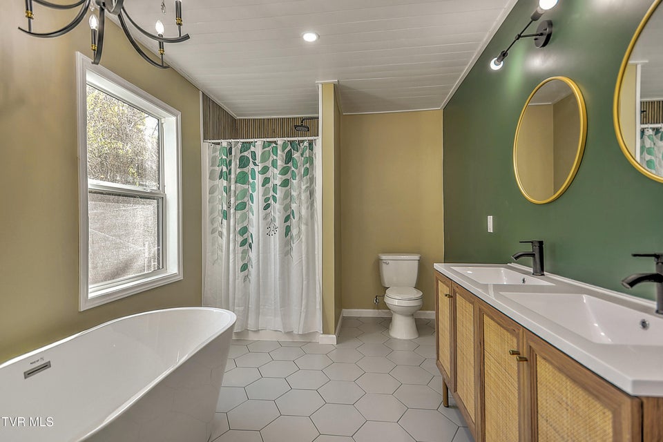 Photo #20: 2228 Bay Street