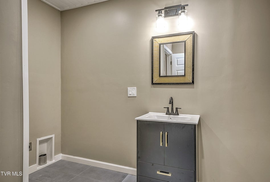 Photo #27: 2228 Bay Street