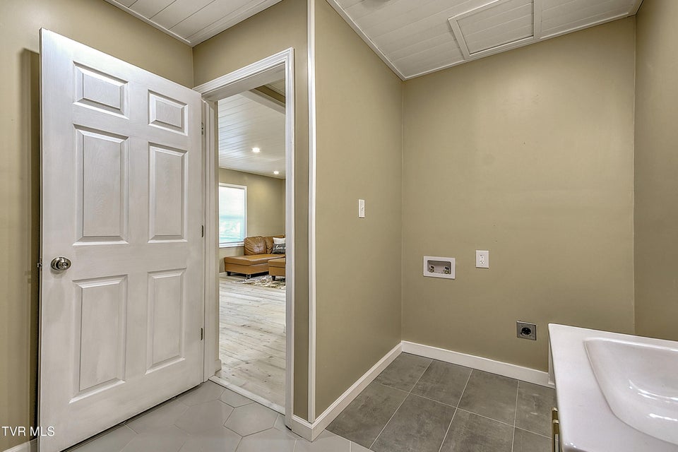 Photo #28: 2228 Bay Street