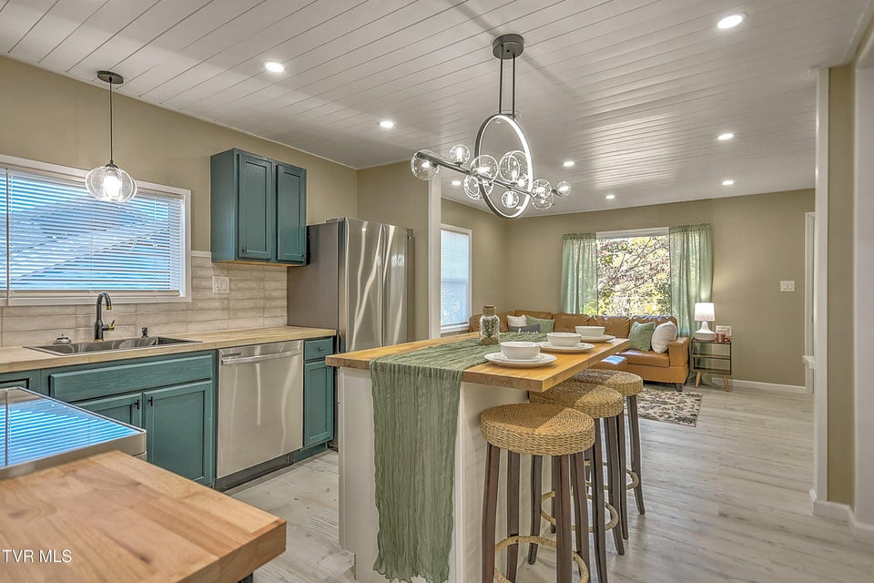 Photo #12: 2228 Bay Street