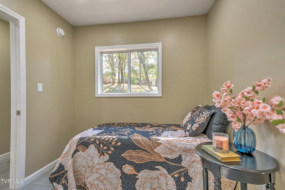 Photo #25: 2228 Bay Street