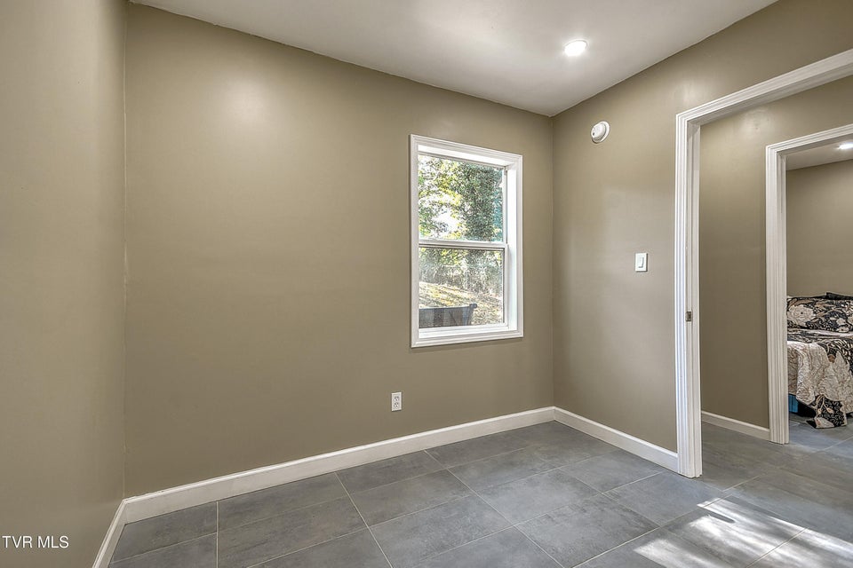 Photo #31: 2228 Bay Street