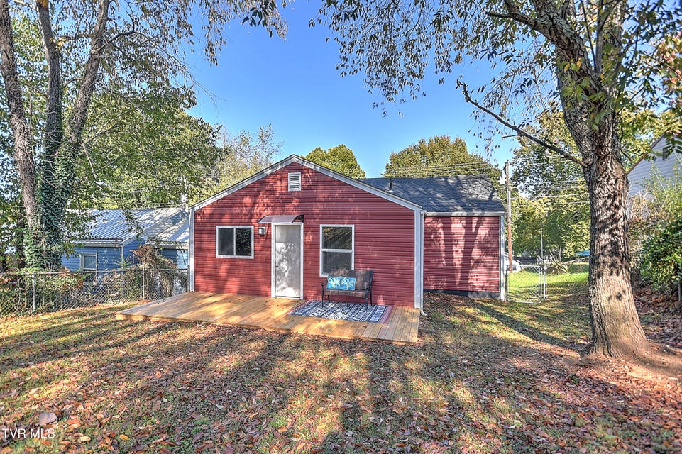 Photo #33: 2228 Bay Street