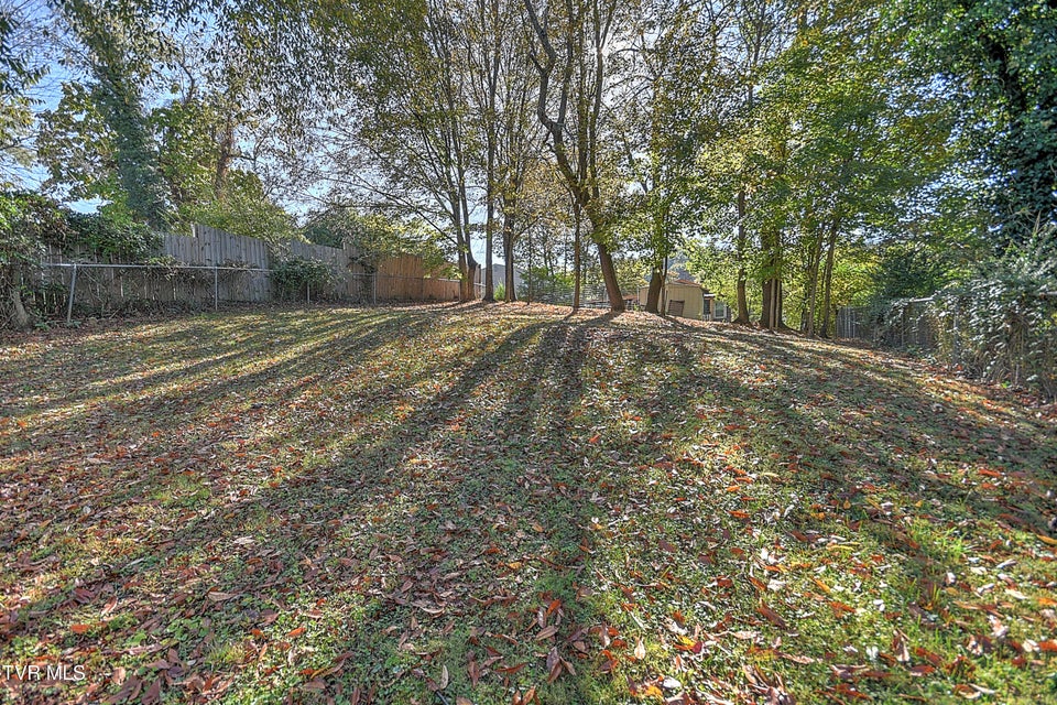 Photo #36: 2228 Bay Street