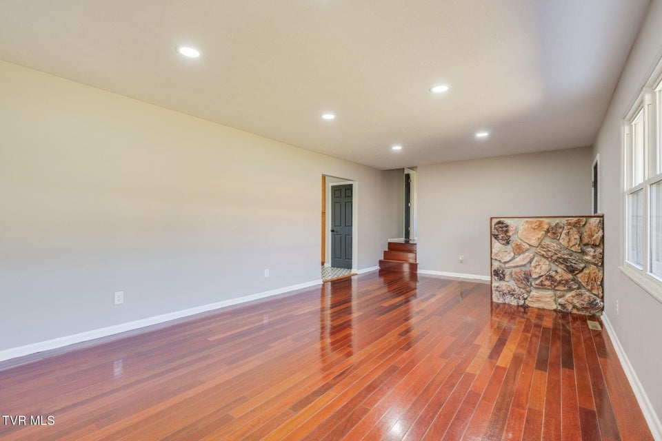 Photo #7: 514 Spruce Street