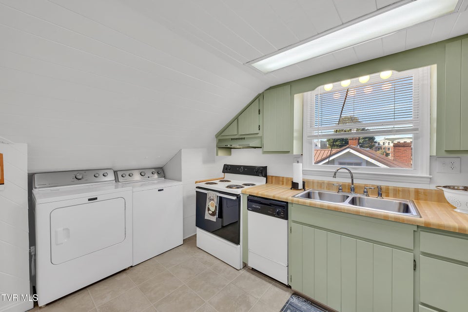 Photo #25: 304 H Street