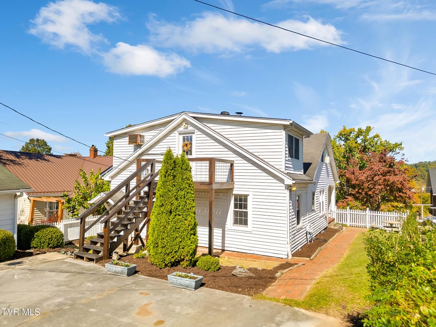 Photo #5: 304 H Street