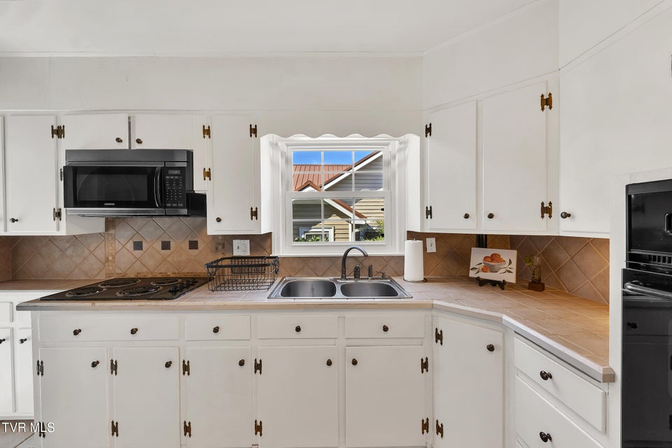 Photo #14: 304 H Street