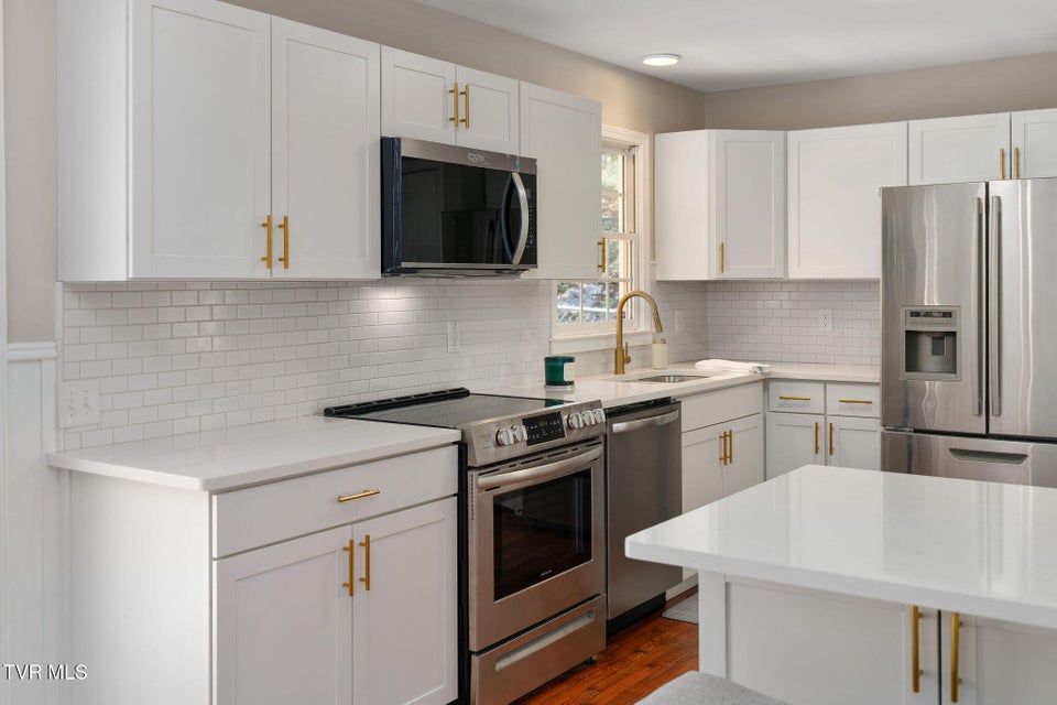 Photo #7: 140 Tracy Street