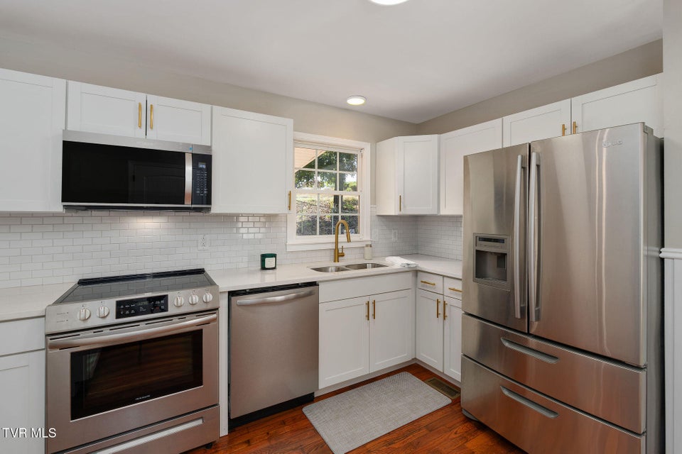 Photo #8: 140 Tracy Street