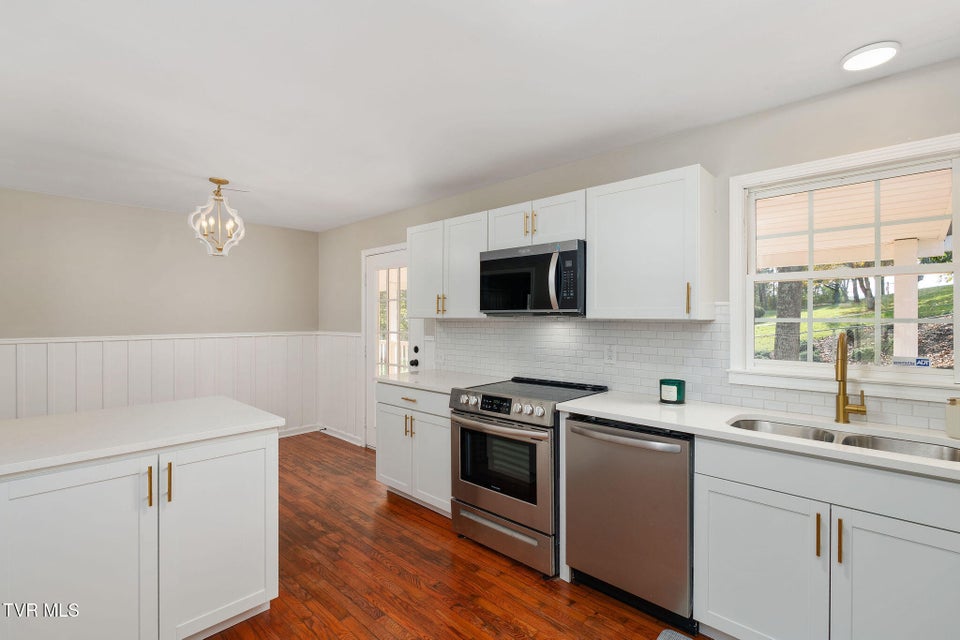 Photo #9: 140 Tracy Street