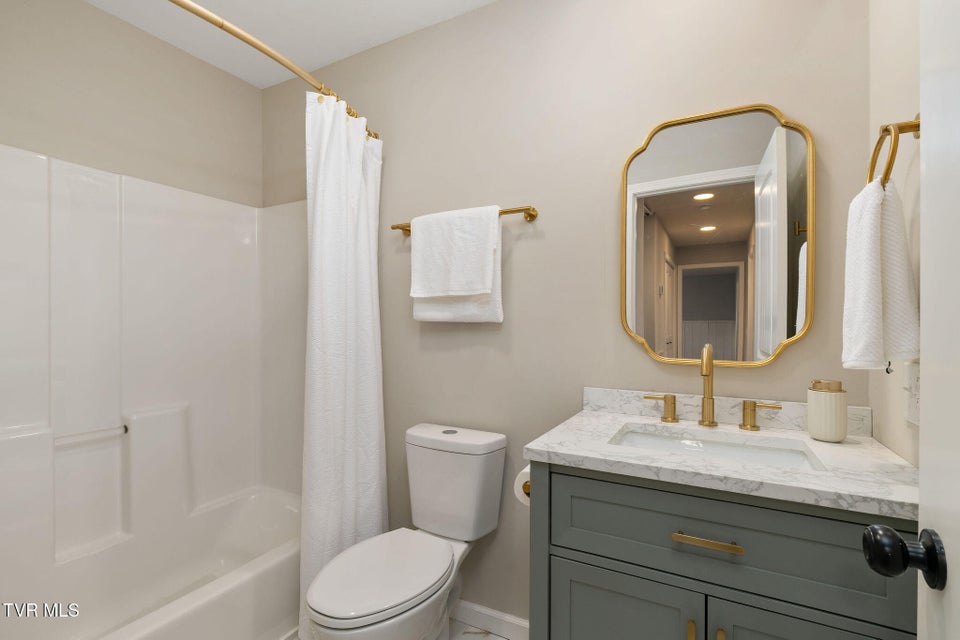 Photo #18: 140 Tracy Street