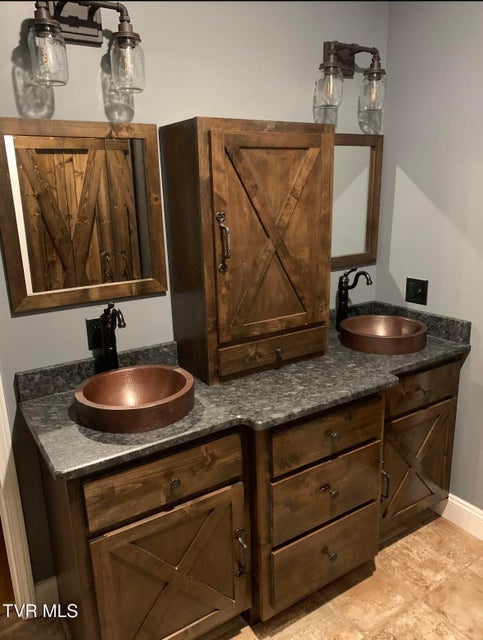 Photo #21: 207 Planters Row 