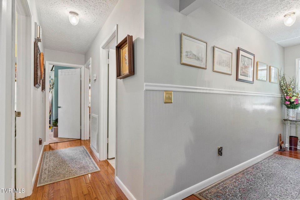 Photo #37: 1511 Mountain View Avenue