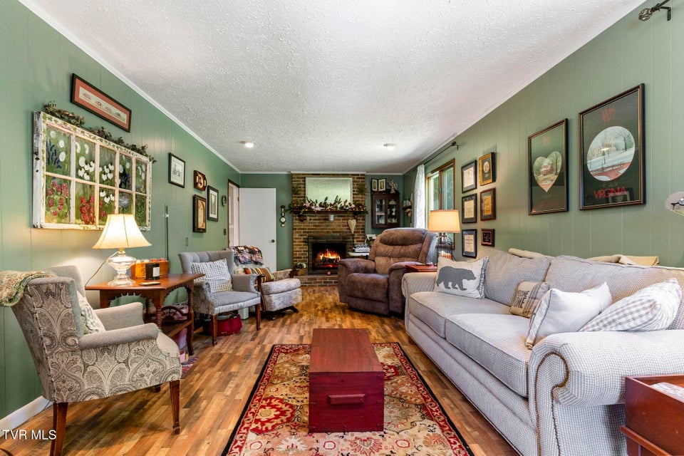 Photo #38: 1511 Mountain View Avenue