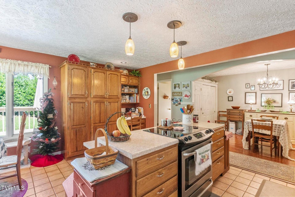 Photo #43: 1511 Mountain View Avenue