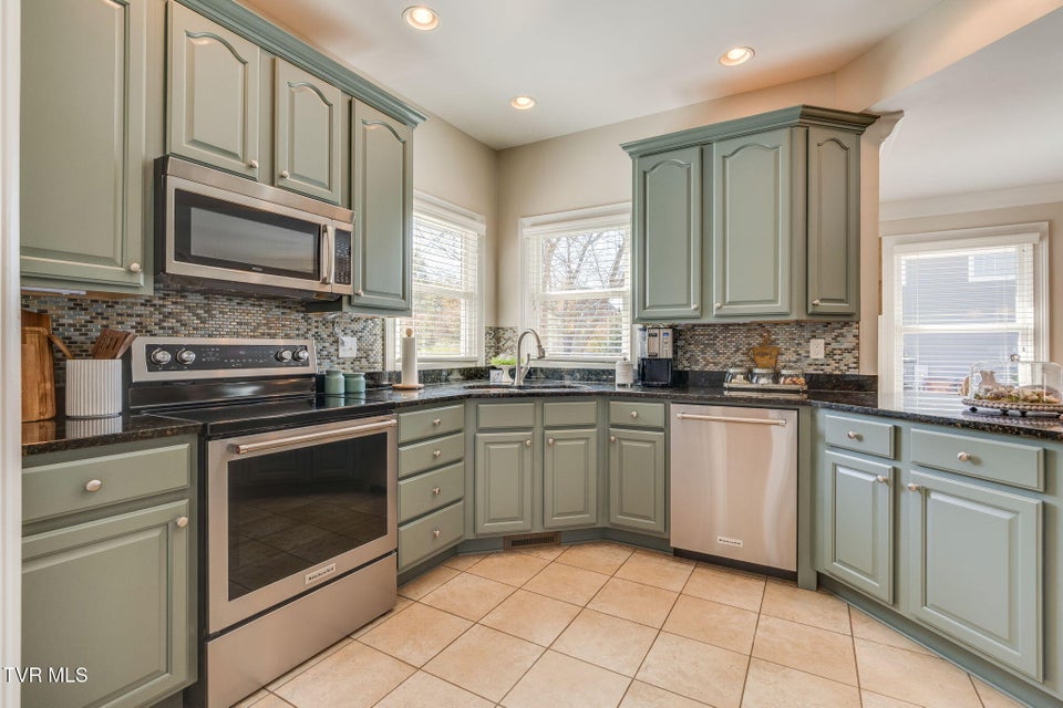 Photo #11: 507 Oliver Approach 