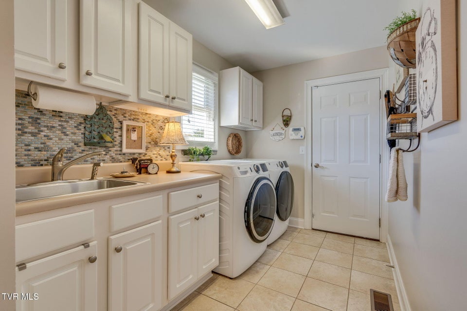 Photo #16: 507 Oliver Approach 