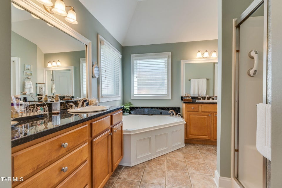 Photo #21: 507 Oliver Approach 