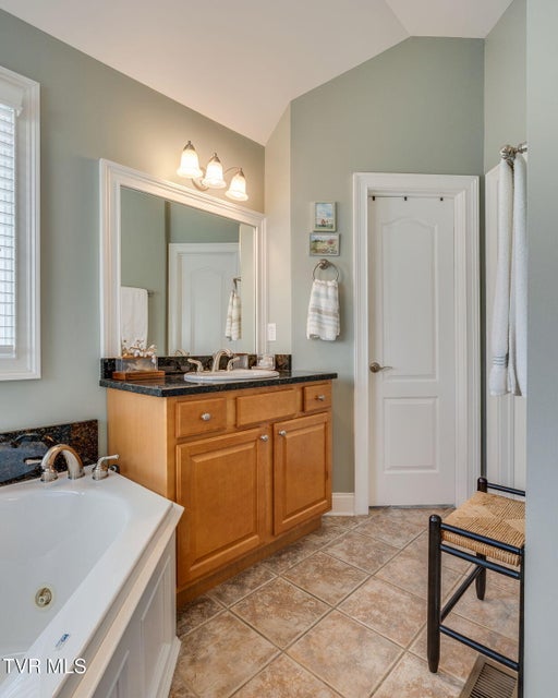 Photo #22: 507 Oliver Approach 