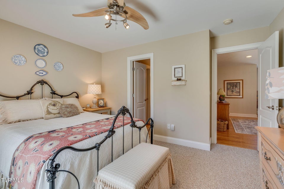 Photo #25: 507 Oliver Approach 