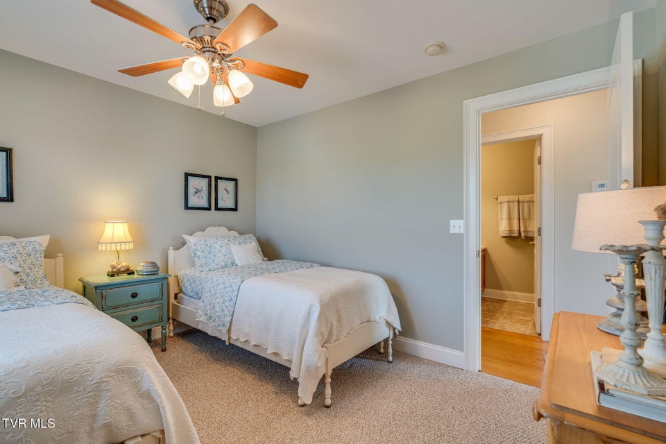 Photo #28: 507 Oliver Approach 