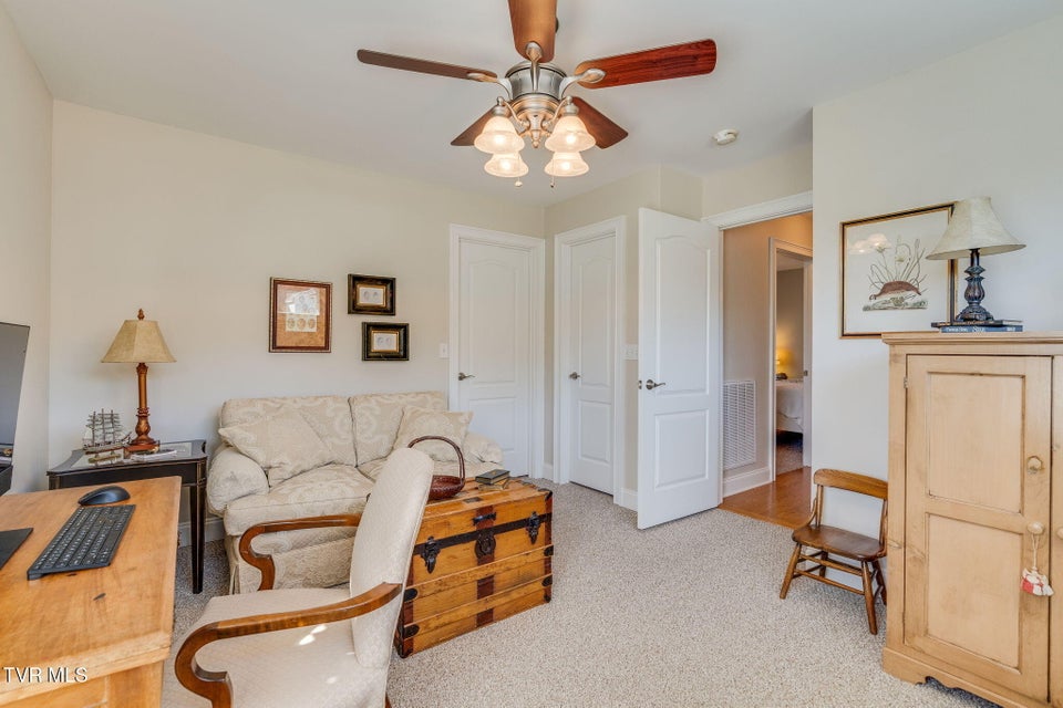 Photo #33: 507 Oliver Approach 