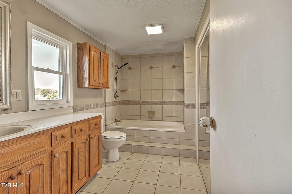 Photo #37: 1406 Ben Gamble Road