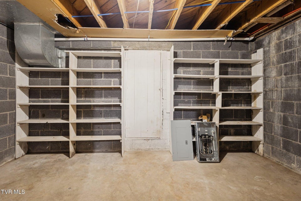 Photo #43: 21 Dodge Street