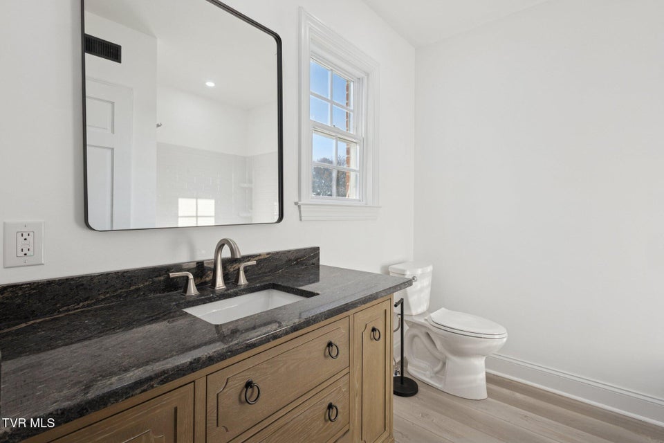 Photo #32: 21 Dodge Street