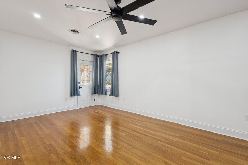 Photo #30: 21 Dodge Street