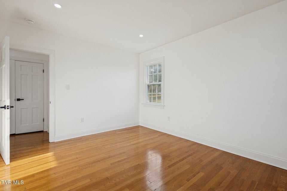 Photo #27: 21 Dodge Street