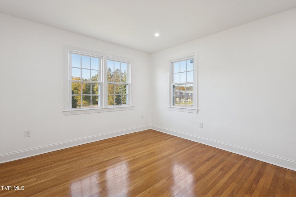 Photo #24: 21 Dodge Street