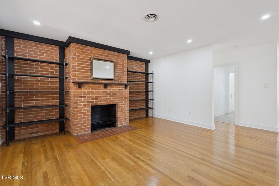 Photo #21: 21 Dodge Street