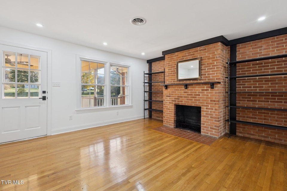 Photo #22: 21 Dodge Street