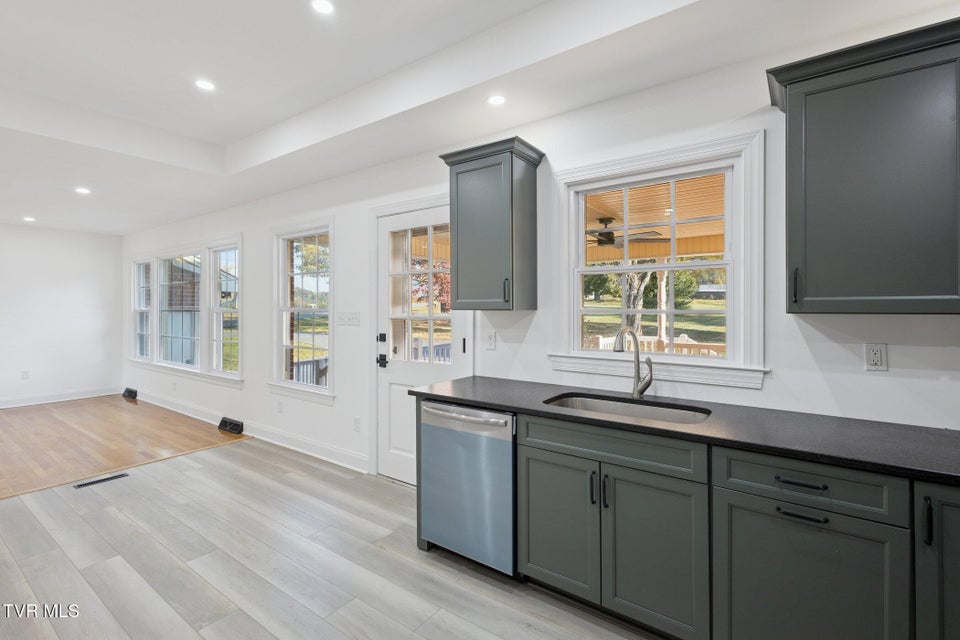 Photo #20: 21 Dodge Street