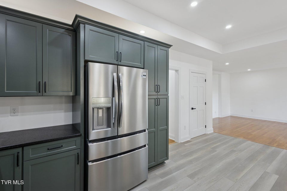 Photo #18: 21 Dodge Street