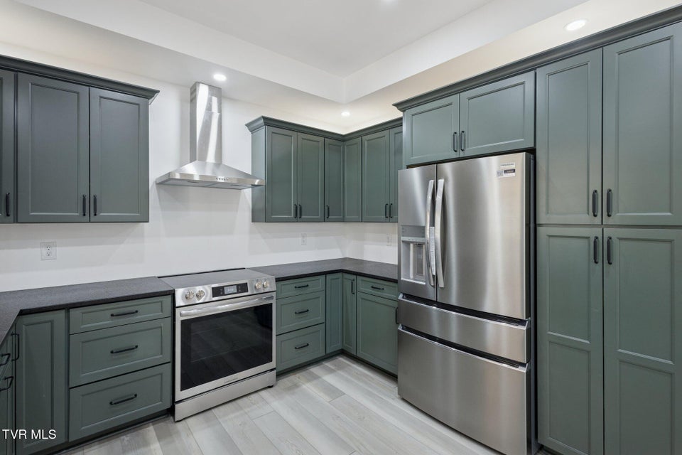 Photo #16: 21 Dodge Street