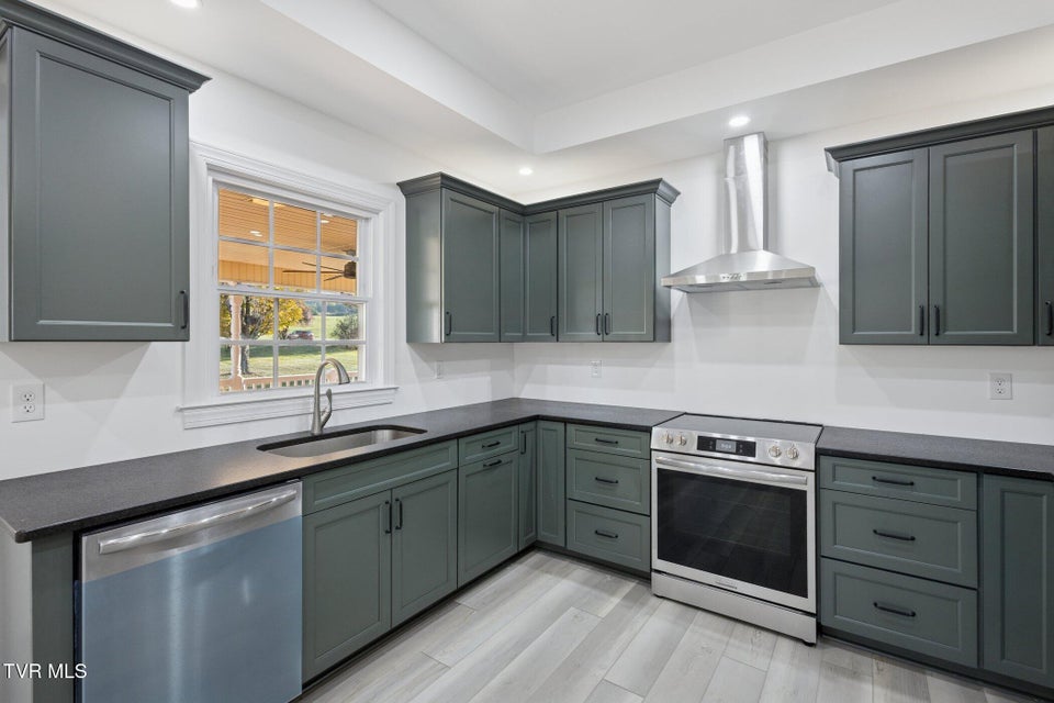 Photo #17: 21 Dodge Street