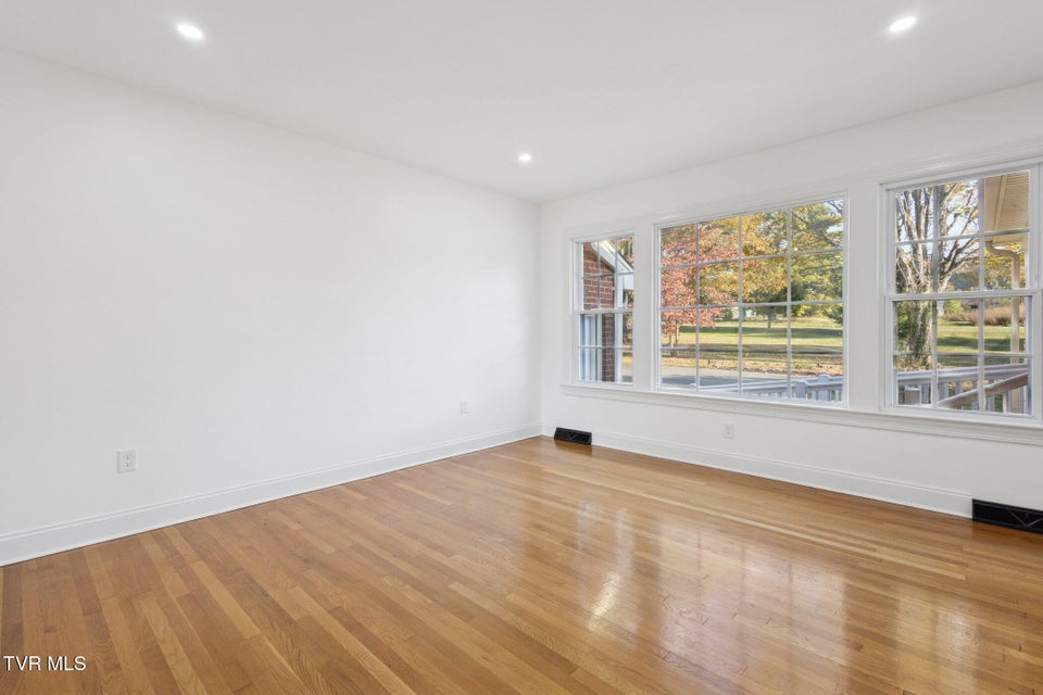 Photo #15: 21 Dodge Street