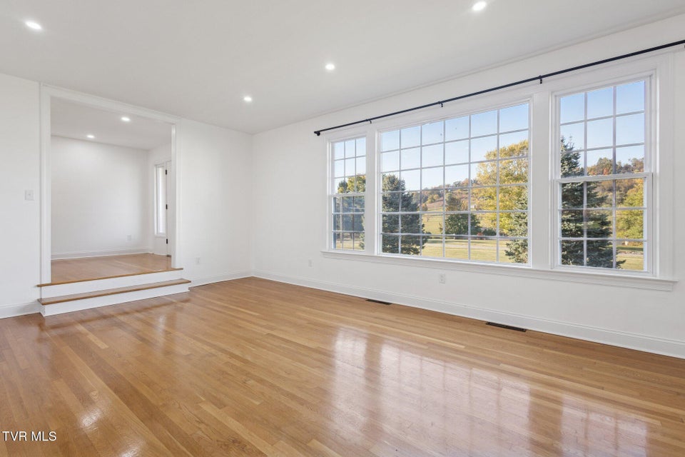 Photo #11: 21 Dodge Street