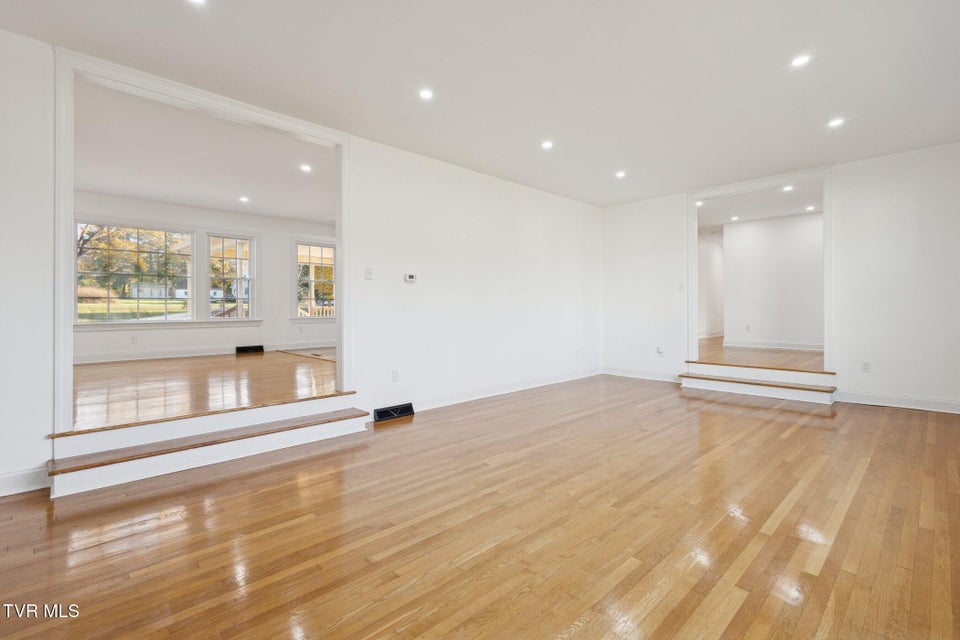 Photo #12: 21 Dodge Street