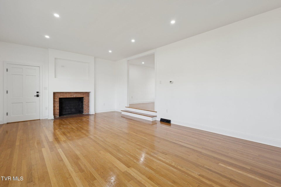 Photo #10: 21 Dodge Street