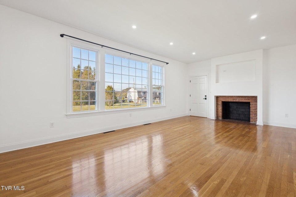 Photo #9: 21 Dodge Street