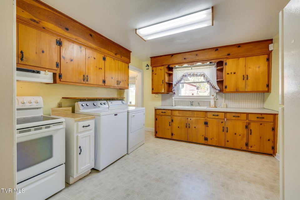 Photo #9: 185 Banjo Drive