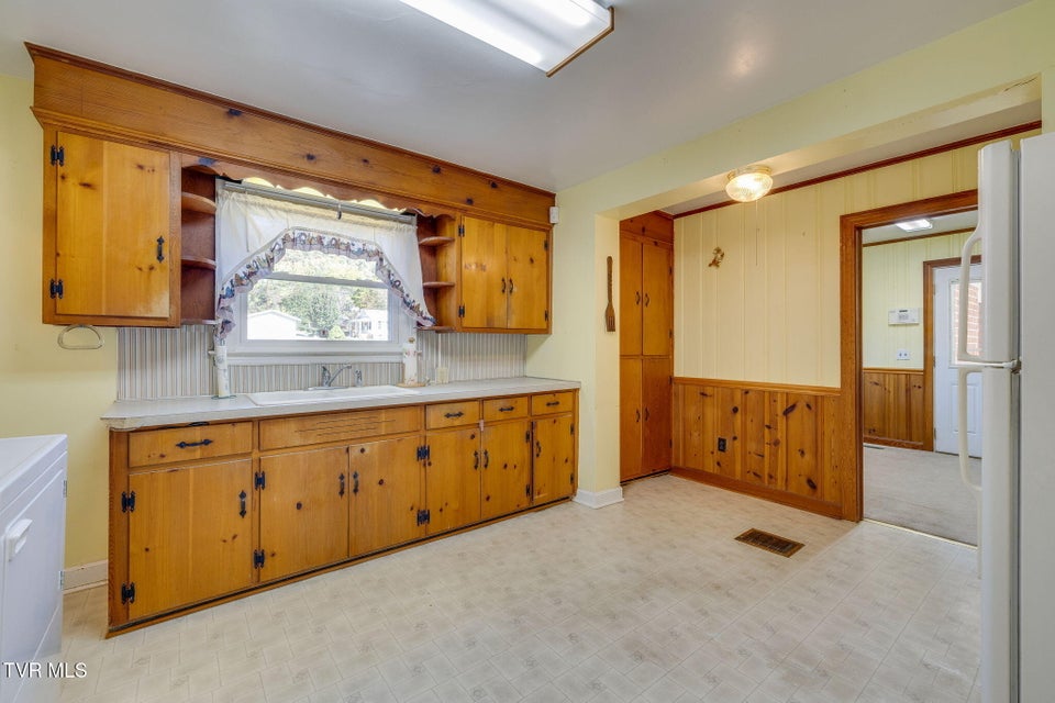 Photo #10: 185 Banjo Drive