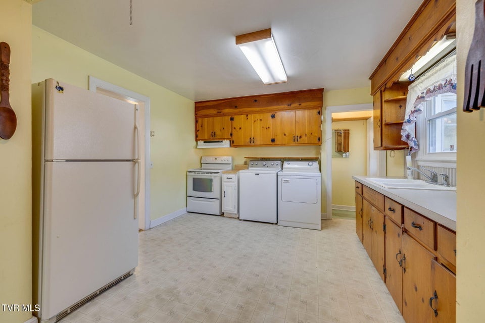 Photo #11: 185 Banjo Drive